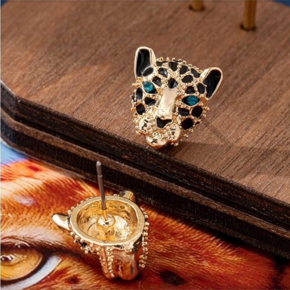 ✨NEW Hypoallergenic Gold Leopard Head Stud Earrings Black Spots and Teal Eyes - Picture 5 of 6